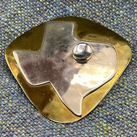 Handcrafted Silver Tone Texas Clear Glass Stud on Hammered Brass Brooch - Picture 9 of 16